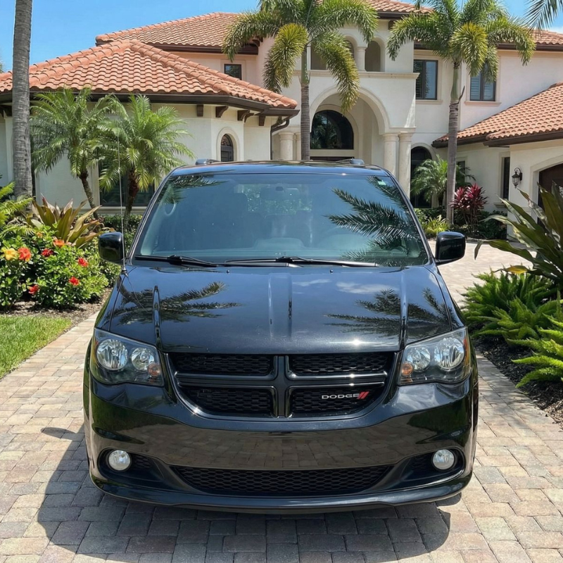 GRAND CARAVAN RT BLACK - 7 lugares - Imagem 2