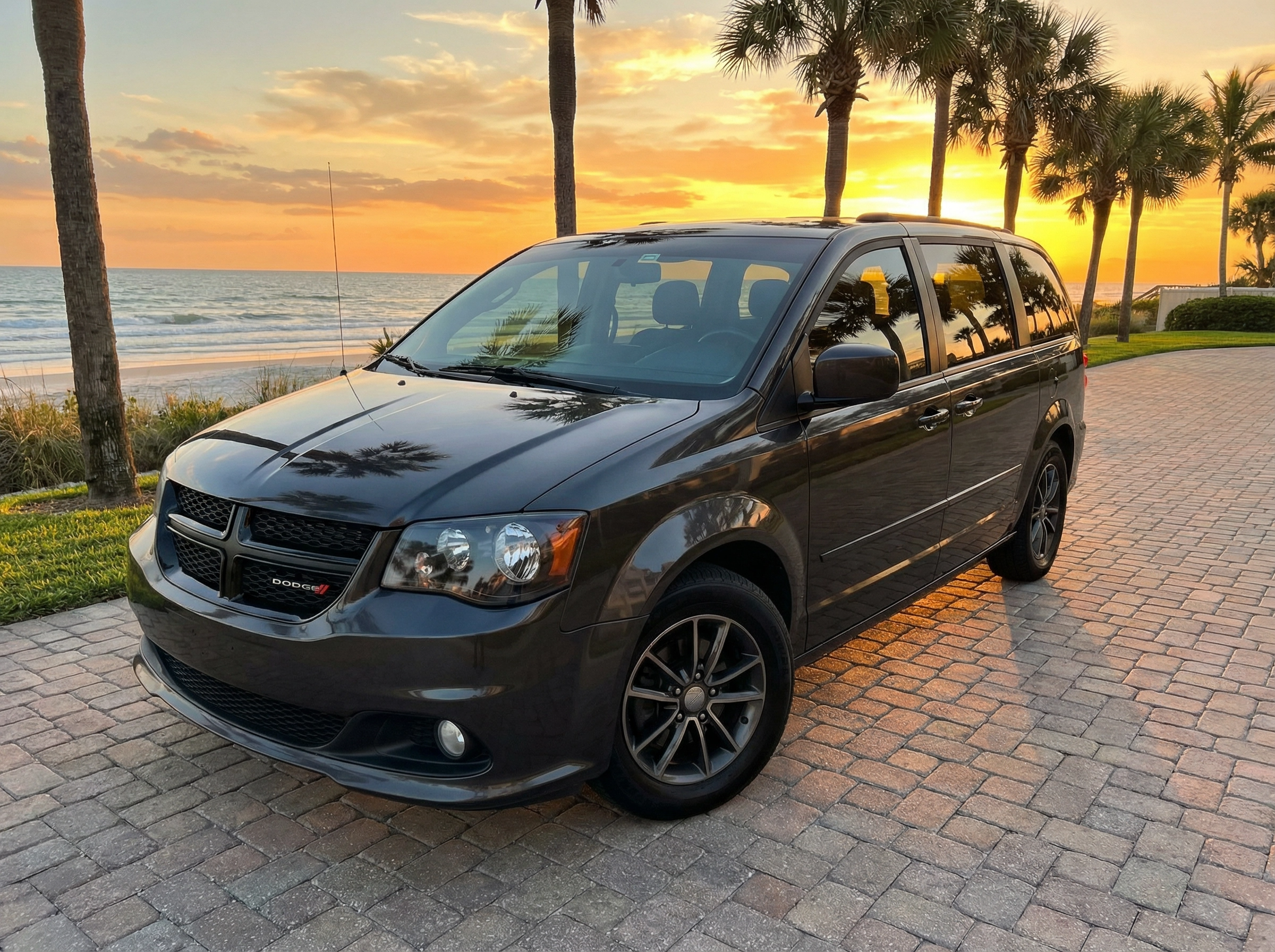 GRAND CARAVAN RT BLACK - 7 lugares - Imagem 8