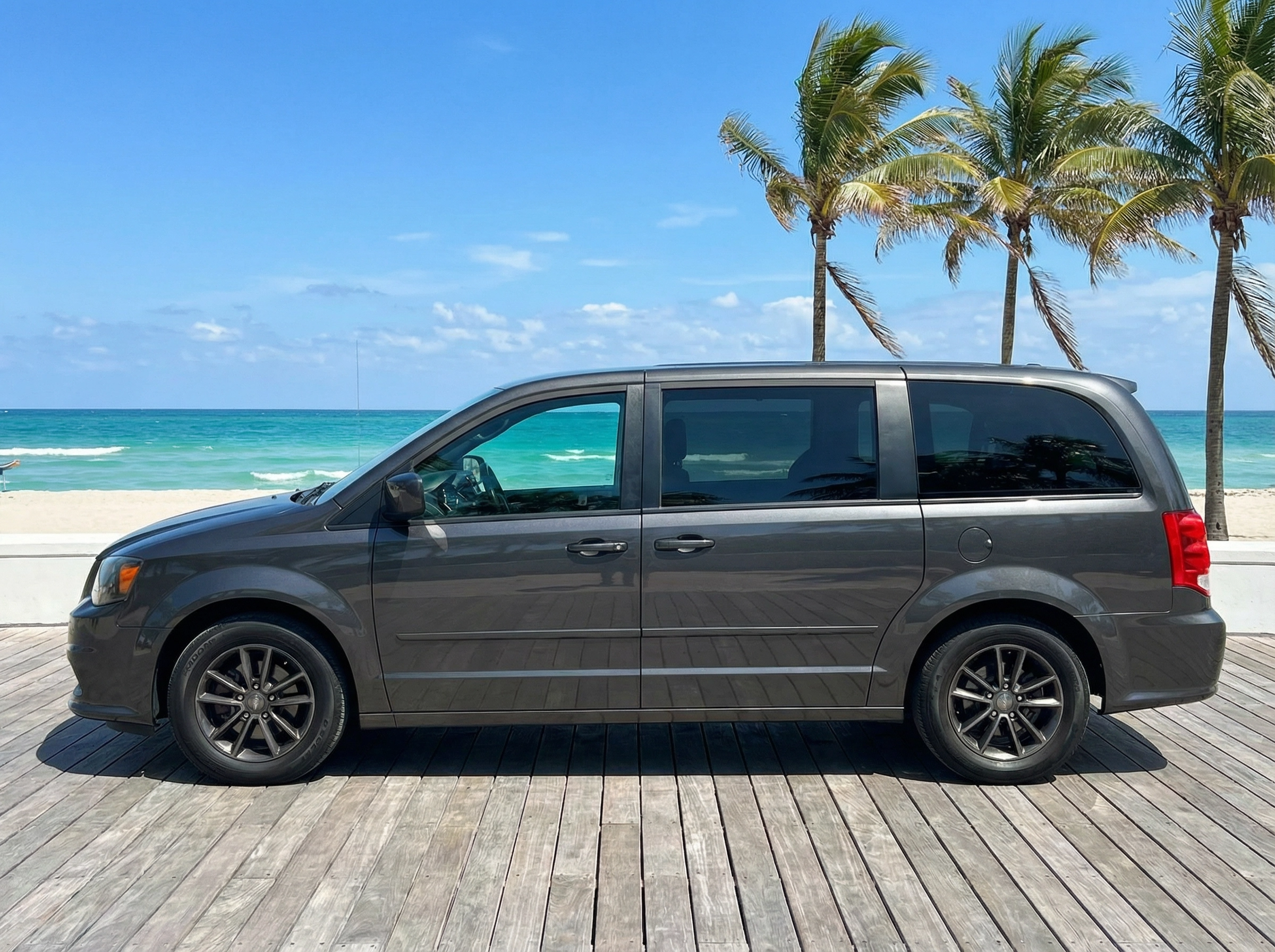 GRAND CARAVAN RT BLACK - 7 lugares - Imagem 9